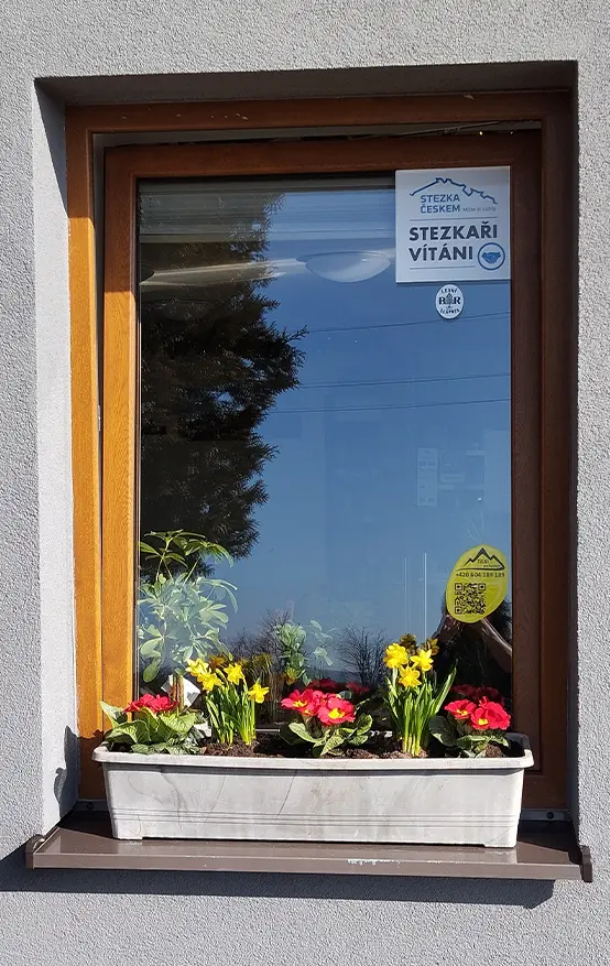 Stezkaři vítáni – okno bistra Zelňačka